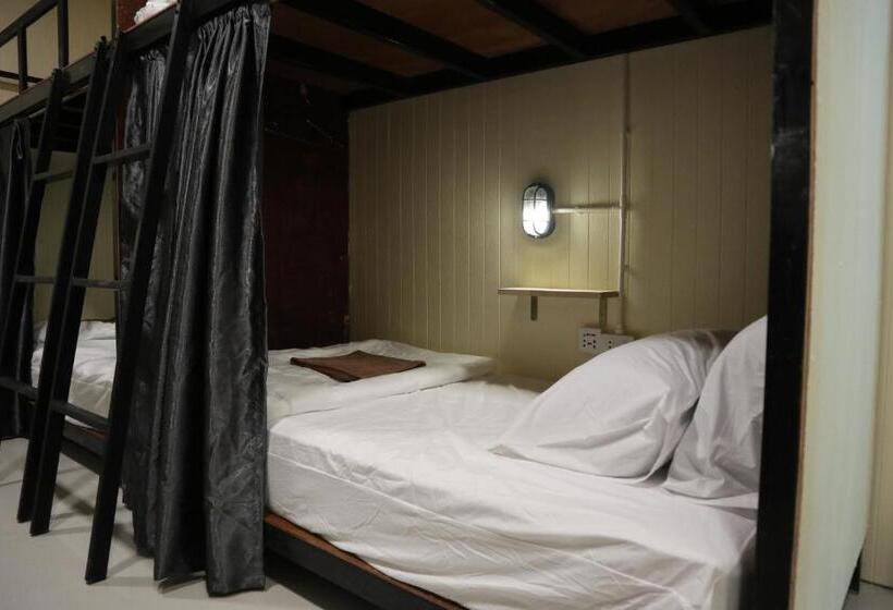 سرير فى غرفة مشتركه, The Cocoon Hostel