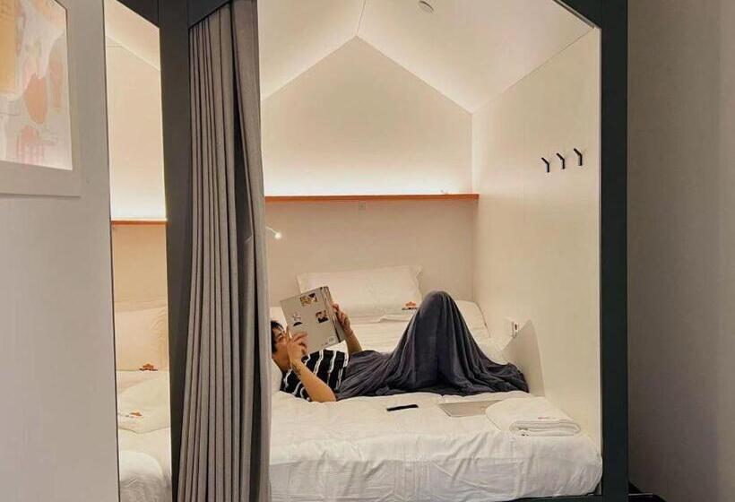 تختخواب در اتاق مشترک, 吃山02救赎青年旅店