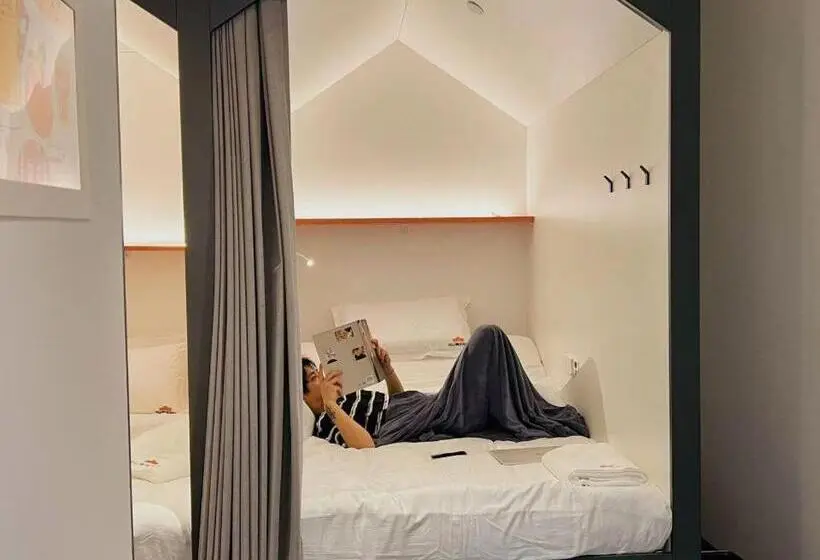 تختخواب در اتاق مشترک, 吃山02救赎青年旅店