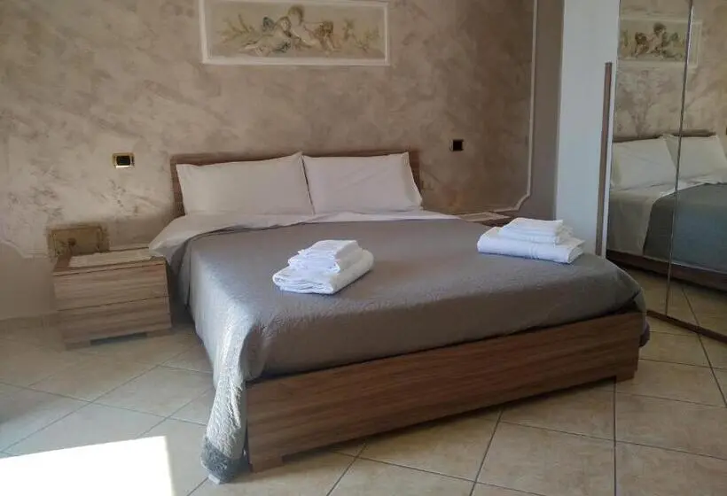 デラックスルーム, Turisti A Casa Mia