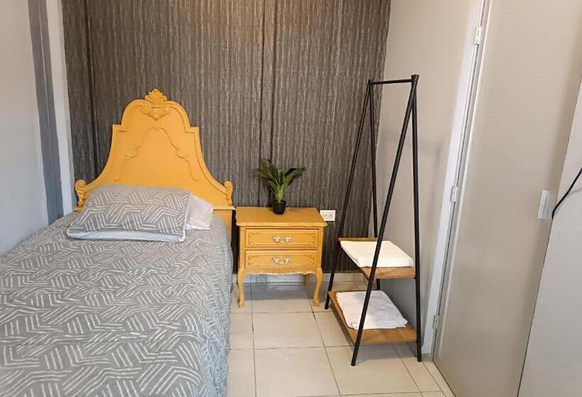 اتاق استاندارد یک نفره, Front Vista