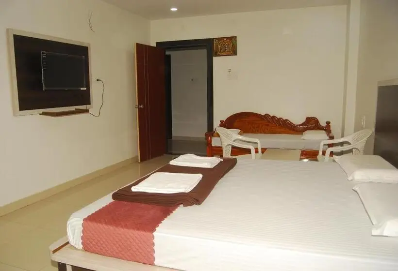 デラックストリプルルーム, Sri Kakateeya Grand Residency Bhadrachalam Hotel Residency Stay Rooms