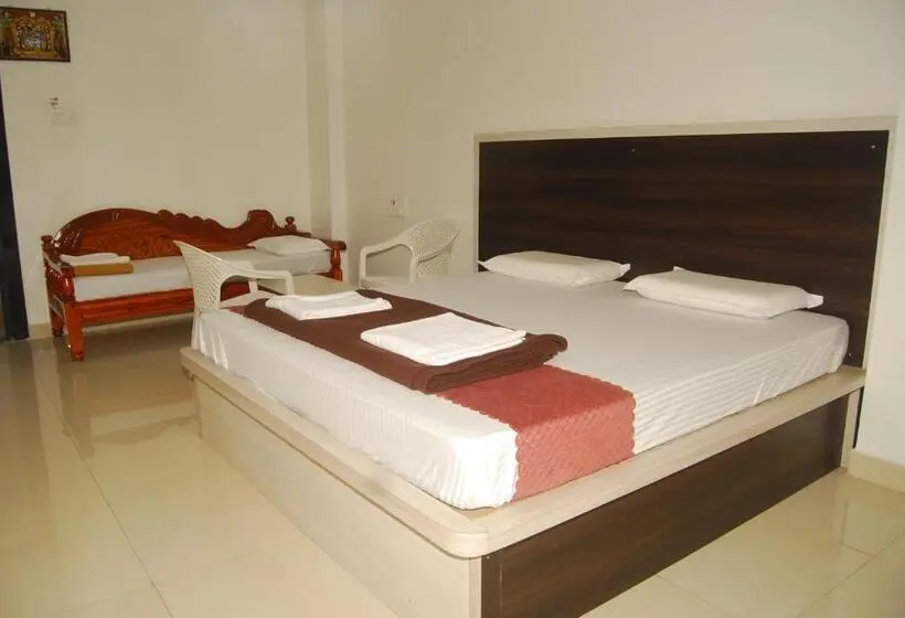 デラックストリプルルーム, Sri Kakateeya Grand Residency Bhadrachalam Hotel Residency Stay Rooms