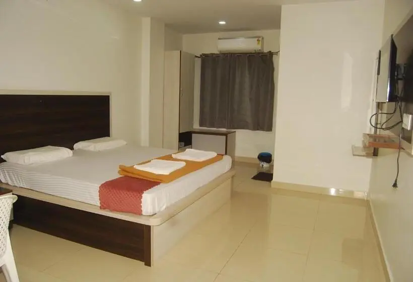 デラックストリプルルーム, Sri Kakateeya Grand Residency Bhadrachalam Hotel Residency Stay Rooms