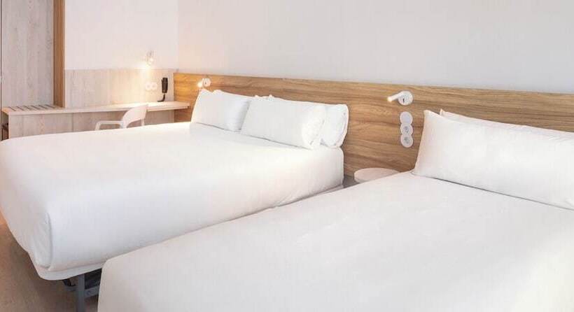 اتاق استاندارد سه نفره, B&b Hotel Viana Do Castelo