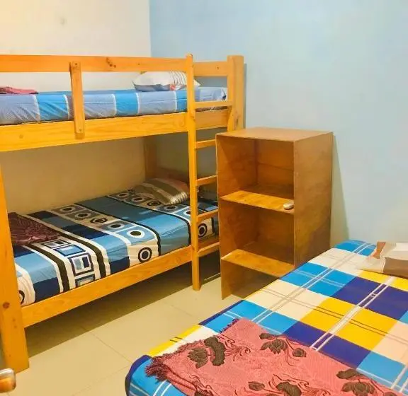 اتاق استاندارد سه نفره, Miami Inn