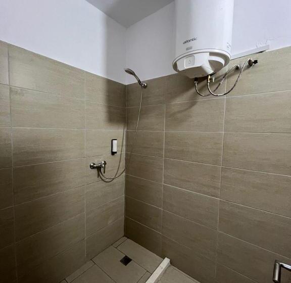 اتاق خانوادگی با سرویس بهداشتی مشترک, Hostel Havenwood