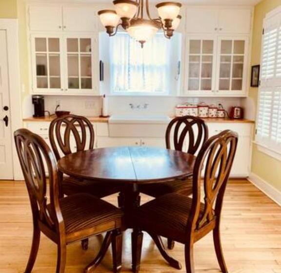 家庭间, Emigrant S Inn