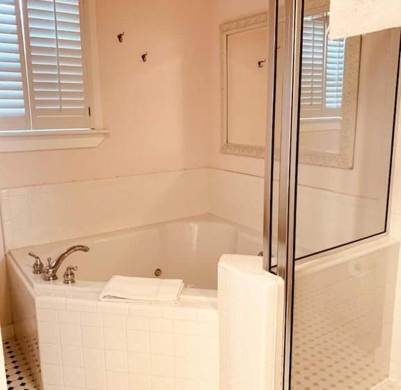 家庭间, Emigrant S Inn