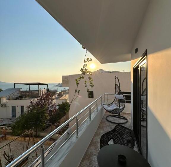 オーシャンビューバルコニー付きワンベッドルームアパートメント, Io S Apartments