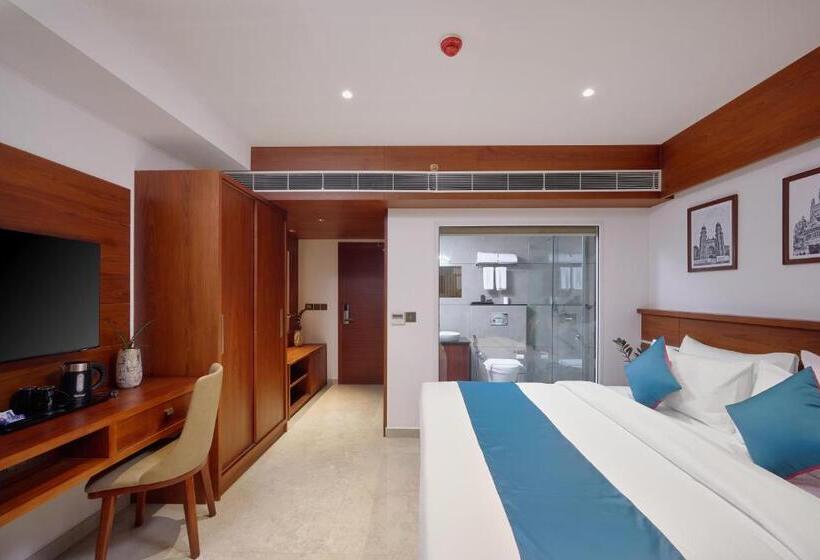 غرفة ديلوكس, Q White Crescent