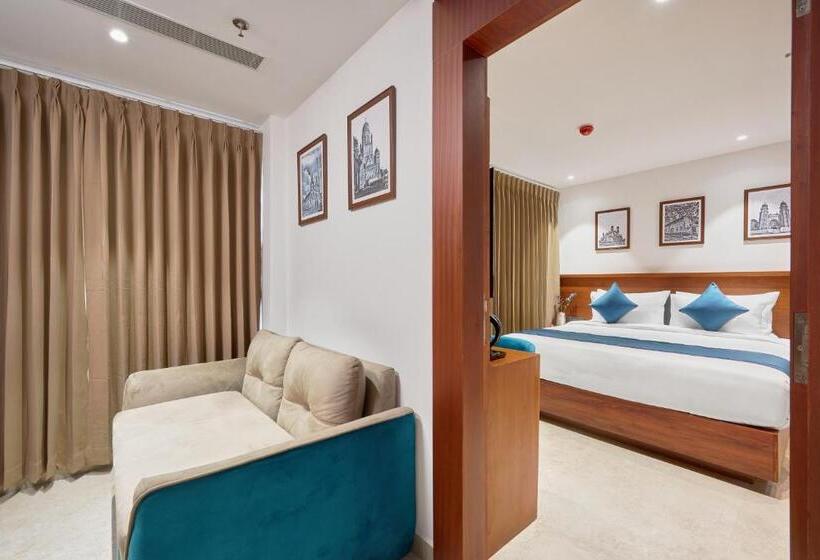 إستوديو سوبيريور, Q White Crescent