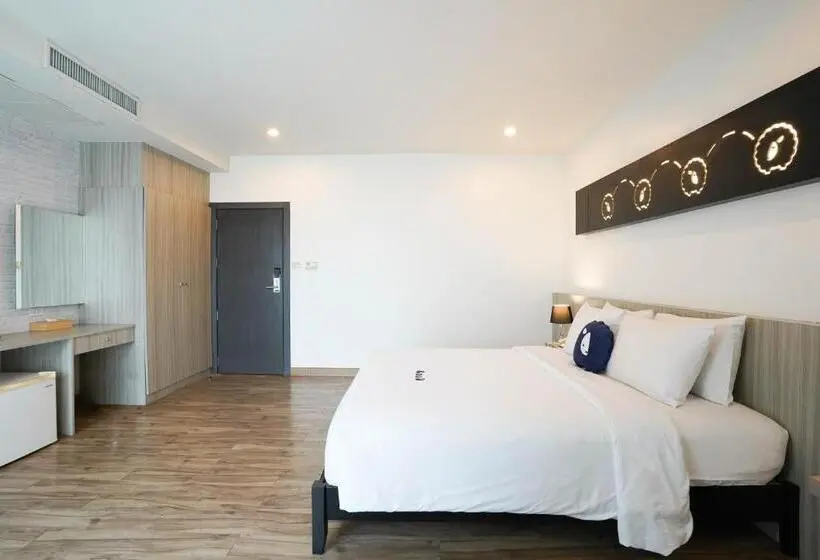 キングサイズベッドのスタンダードルーム, Kokotel Pattaya North Beach