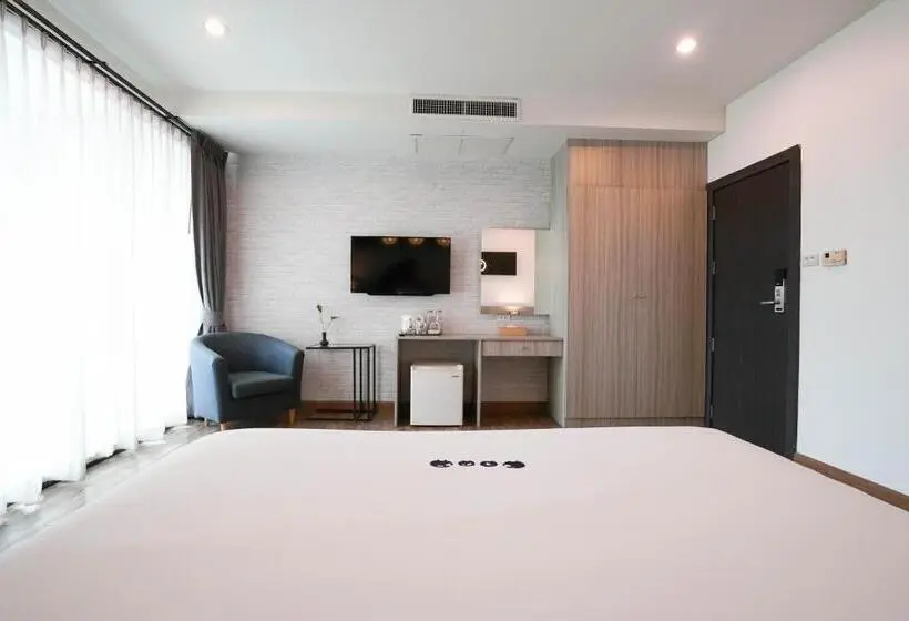 キングサイズベッドのスタンダードルーム, Kokotel Pattaya North Beach