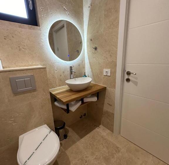 חדר סטנדרט, Muse 2mai