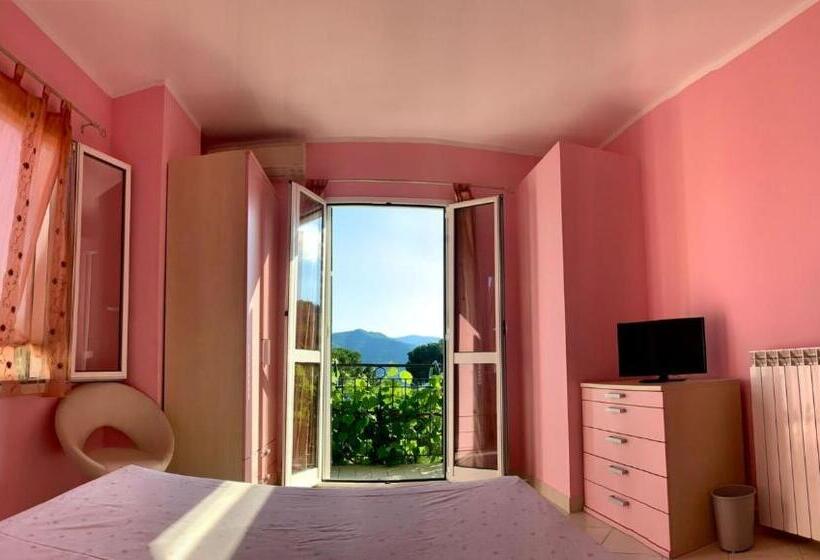 חדר סטנדרט לשלושה, Beb Ligo