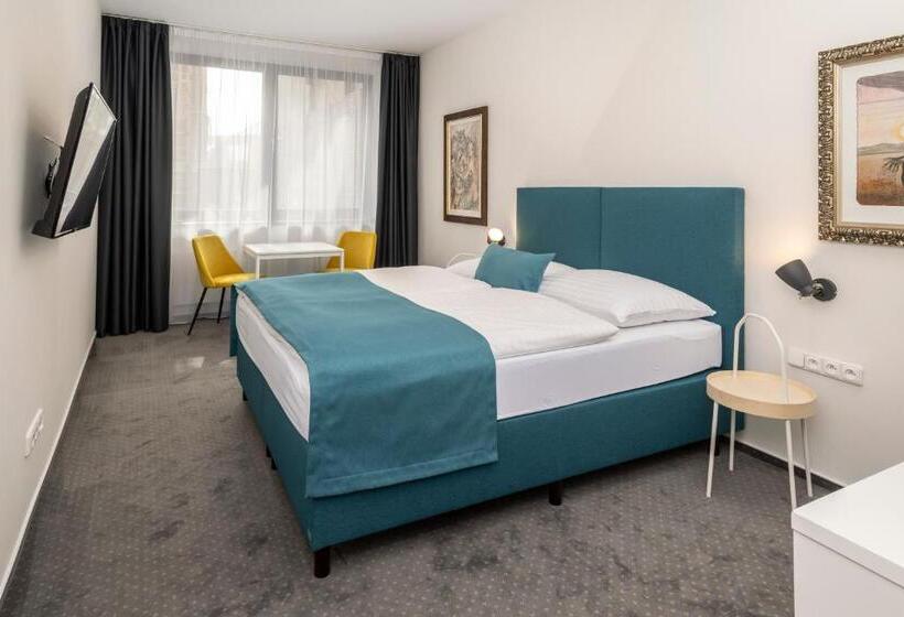 استودیو خانوادگی, Design Hotel Vp1 Art