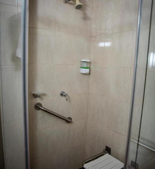 スタンダードルーム, Aristo Tunja