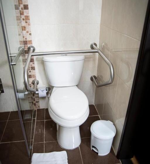 スタンダードトリプルルーム, Aristo Tunja