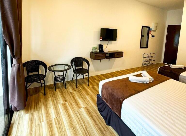 带阳台的三人标准间, Ombak Beach Inn Resort