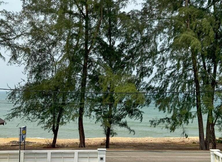 Трехместный Номер Superior, Ombak Beach Inn Resort