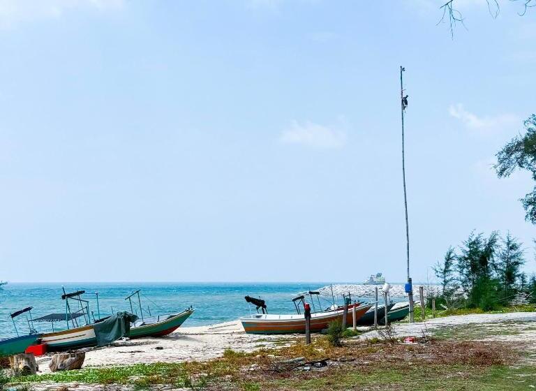 高级三人间, Ombak Beach Inn Resort