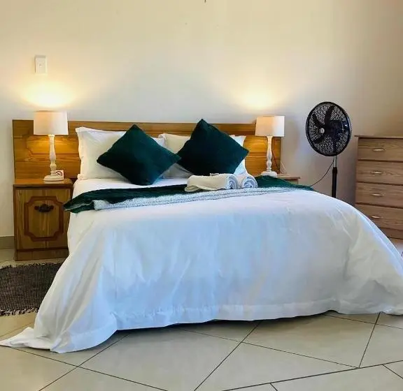 オーシャンビューデラックスルームバルコニー付き, Ameni Air B&b