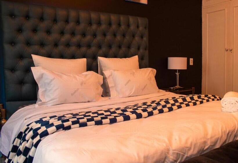 デラックススイート, The White Castle