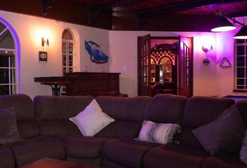 デラックススイート, The White Castle