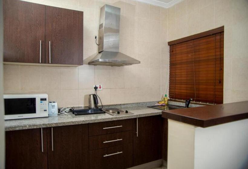 استودیوی لوکس, Broadfield Hotels Apo Residence