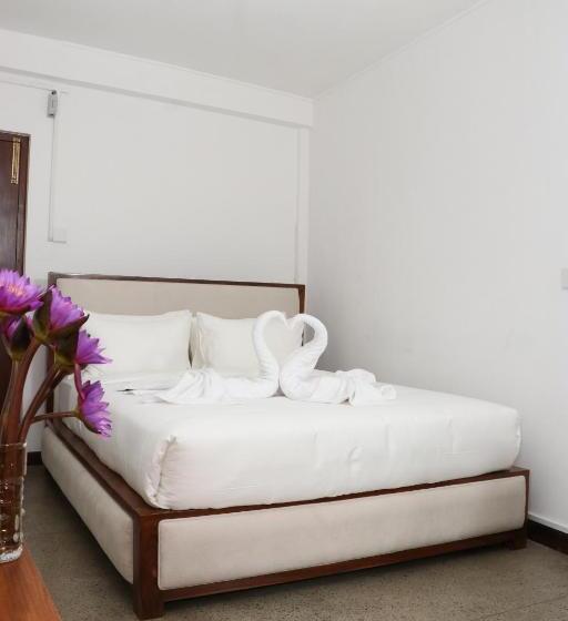 Номер Superior Кровать Кинг, Celonese Hotel & Restaurant Kandy