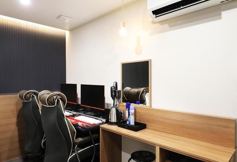 Номер Deluxe, Oneul