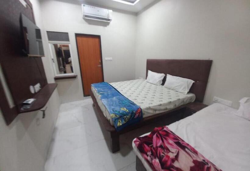 غرفة كومفورت ثلاثية, Shri Kushal Heritage