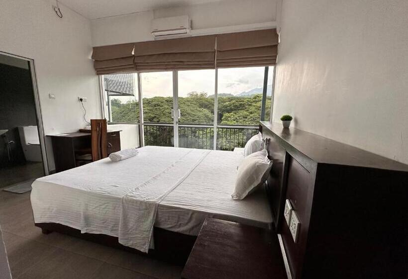 マウンテンビュースタンダードルーム, Varsity Villa