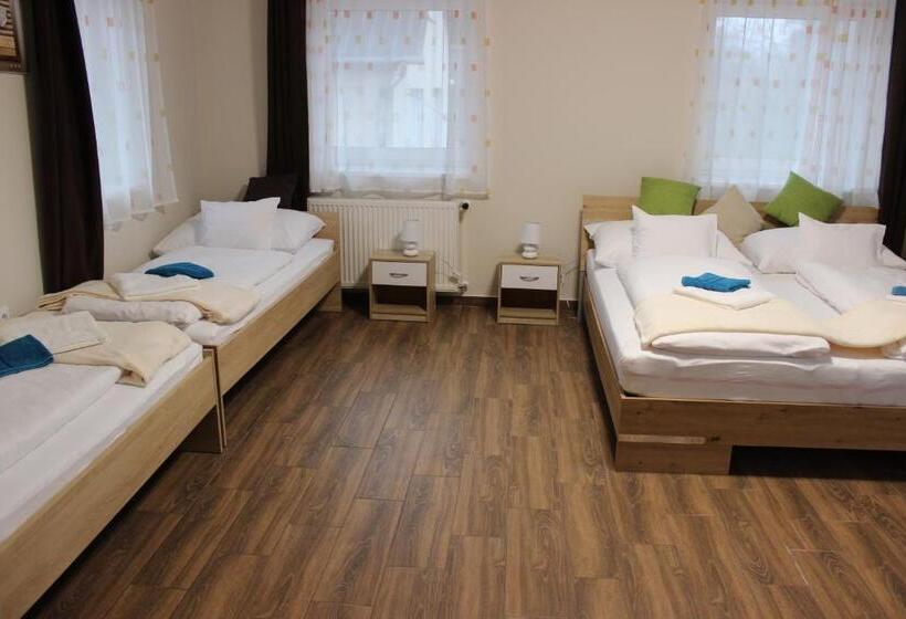 家庭山景房, Zafír Vendégház Szilvásvárad