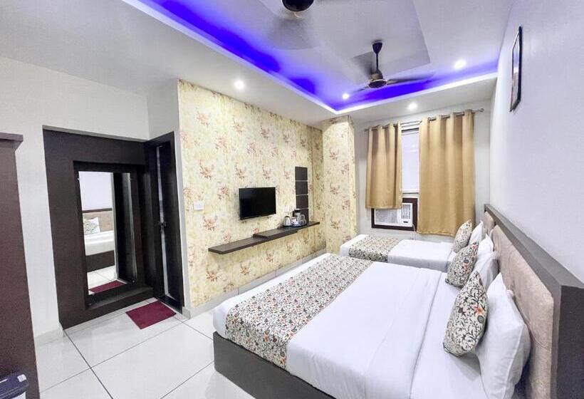 スタンダードトリプルルーム, Bagga Kuteer ! Haridwar होटल बग्गा कुटीर ஹோட்டல் பக்கா குடிசை Fully Air Conditioned Hotel, Lift Wifi