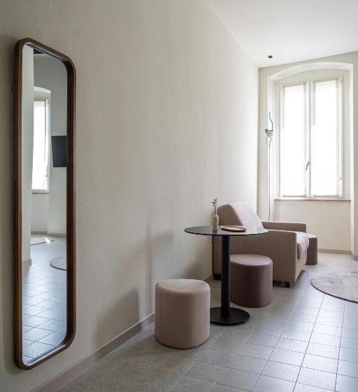 سوییت جونیور, The Lake Suites   Luxury Stay In Lazise