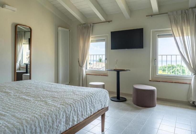 اتاق استاندارد با تخت بزرگ, The Lake Suites   Luxury Stay In Lazise