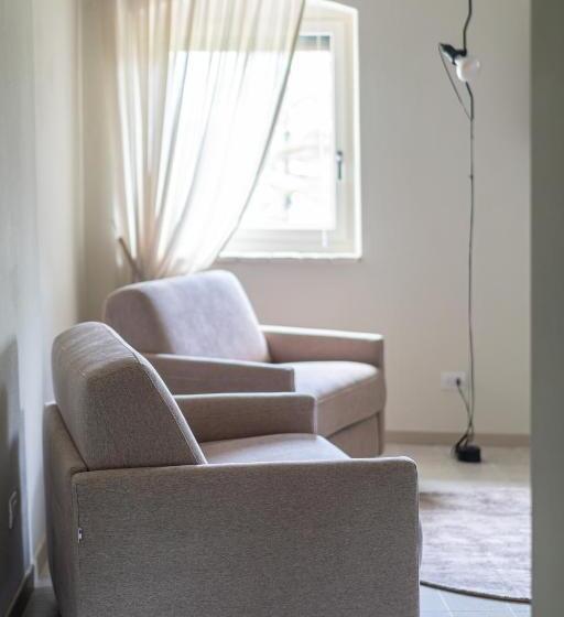 سوییت جونیور لوکس, The Lake Suites   Luxury Stay In Lazise