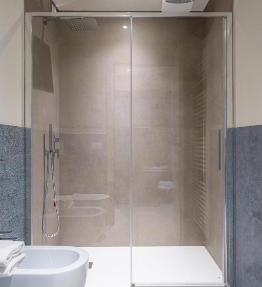 اتاق استاندارد با چشم‌انداز دریاچه, The Lake Suites   Luxury Stay In Lazise