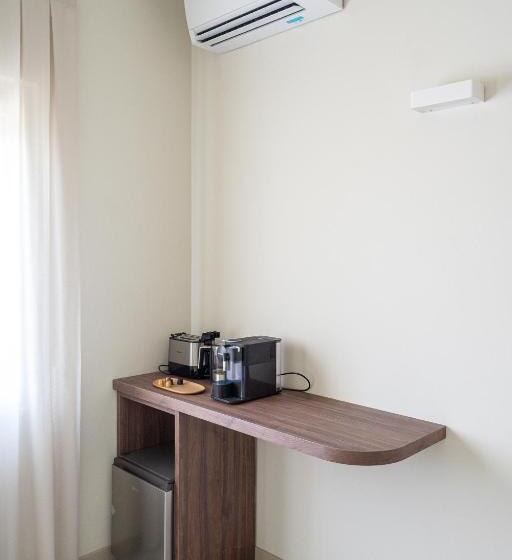 اتاق استاندارد با چشم‌انداز دریاچه, The Lake Suites   Luxury Stay In Lazise