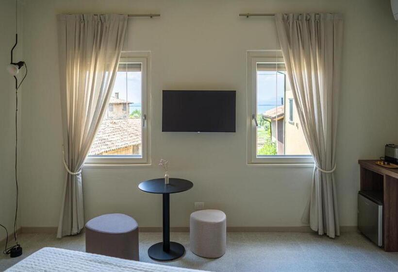 اتاق استاندارد با چشم‌انداز دریاچه, The Lake Suites   Luxury Stay In Lazise