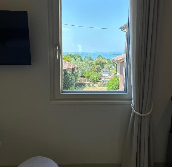 اتاق استاندارد با چشم‌انداز دریاچه, The Lake Suites   Luxury Stay In Lazise