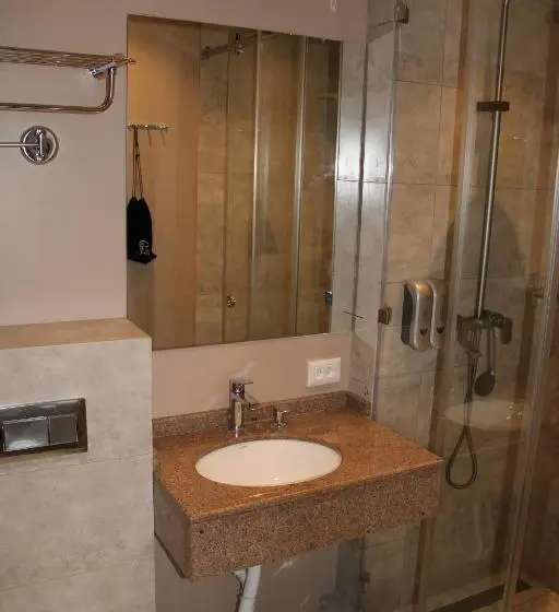 اتاق استاندارد سه نفره, Oimo