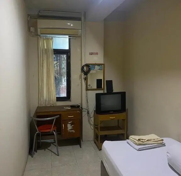 اتاق استاندارد یک نفره, Surya Abadi Guest House Syariah