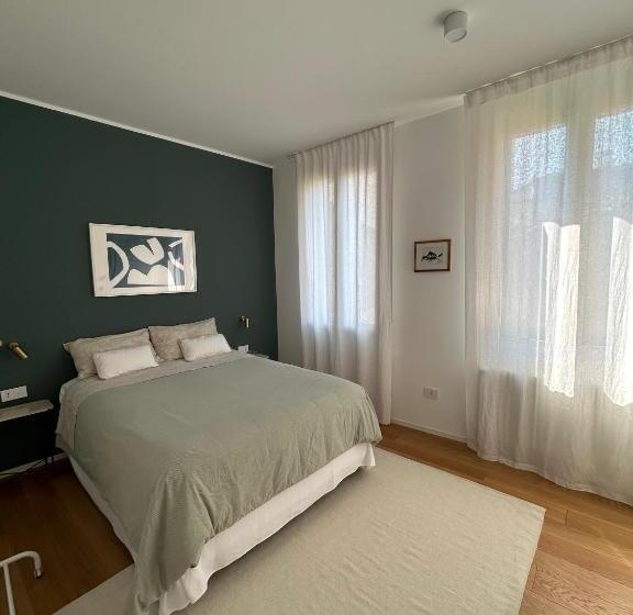 اتاق استاندارد, Da Lydia