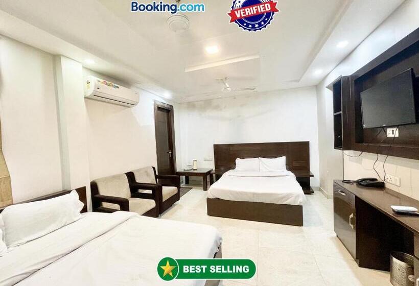 四人标准间, Ray Ban ! Haridwar होटल रे बन ரே பான் ஹோட்டல் Fully Air Conditioned Hotel, Lift Wifi And Parking Ava