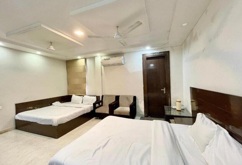 四人标准间, Ray Ban ! Haridwar होटल रे बन ரே பான் ஹோட்டல் Fully Air Conditioned Hotel, Lift Wifi And Parking Ava