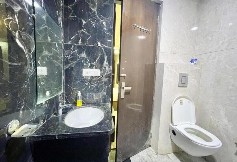 스탠다드 트리플 룸, Ray Ban ! Haridwar होटल रे बन ரே பான் ஹோட்டல் Fully Air Conditioned Hotel, Lift Wifi And Parking Ava