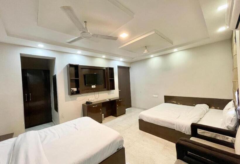 스탠다드 트리플 룸, Ray Ban ! Haridwar होटल रे बन ரே பான் ஹோட்டல் Fully Air Conditioned Hotel, Lift Wifi And Parking Ava